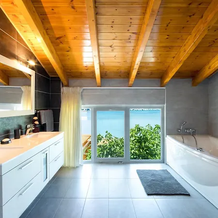 Sea Front Villa *