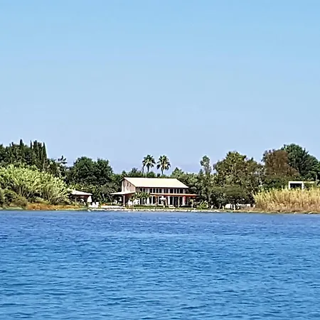 Sea Front Villa *